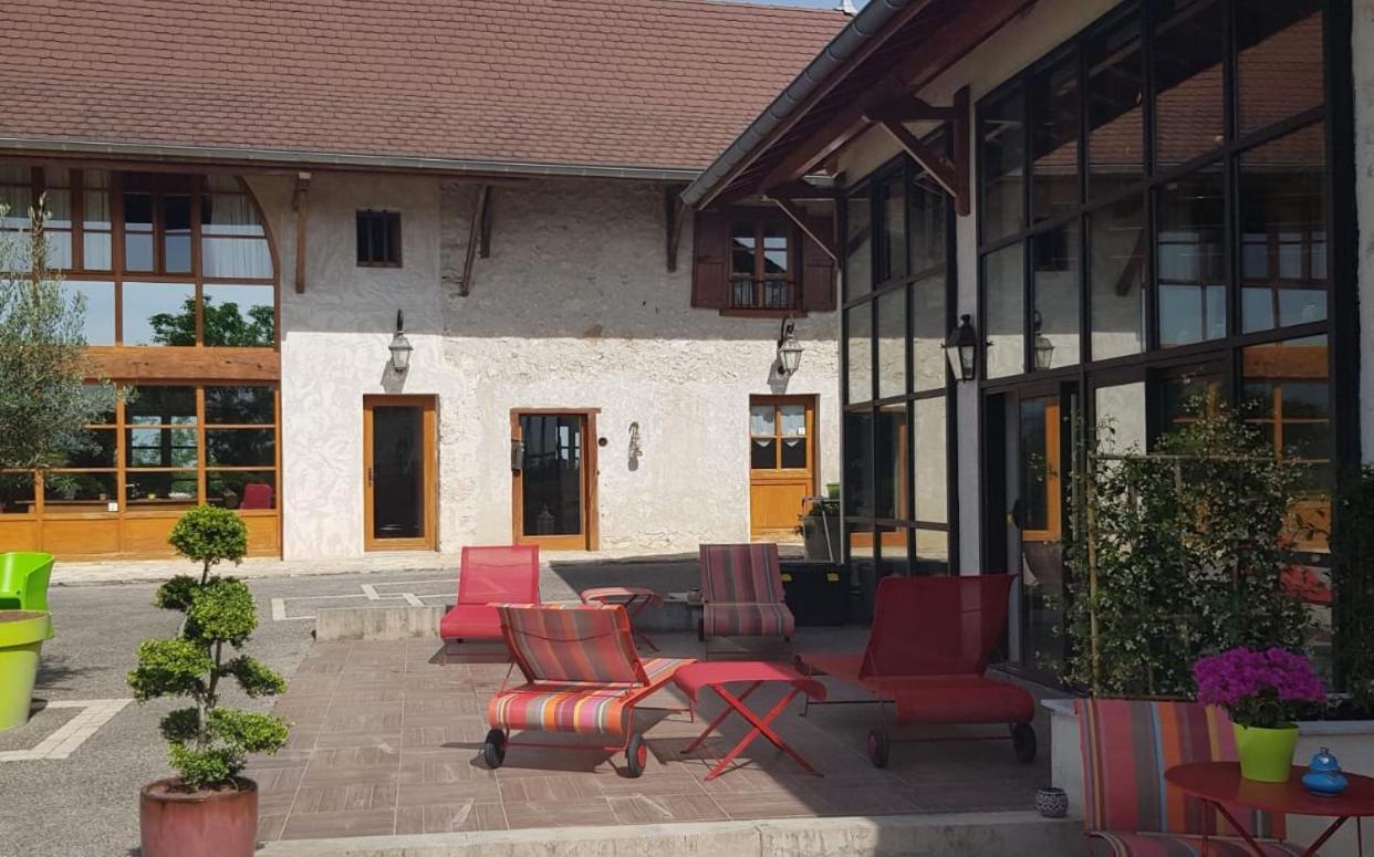 ホテル Le Domaine De Tizo Saint-Victor-de-Morestel エクステリア 写真