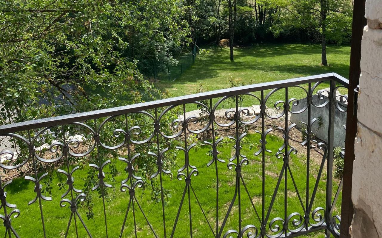 ホテル Le Domaine De Tizo Saint-Victor-de-Morestel エクステリア 写真