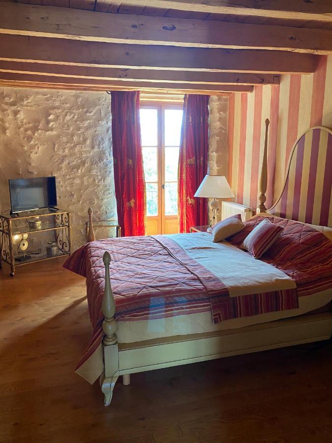 ホテル Le Domaine De Tizo Saint-Victor-de-Morestel エクステリア 写真
