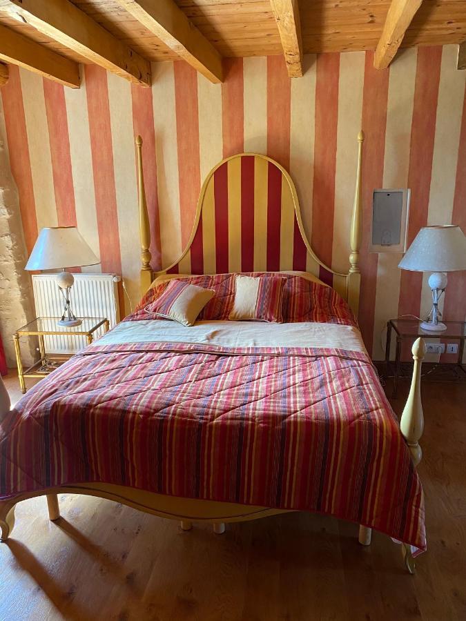 ホテル Le Domaine De Tizo Saint-Victor-de-Morestel エクステリア 写真