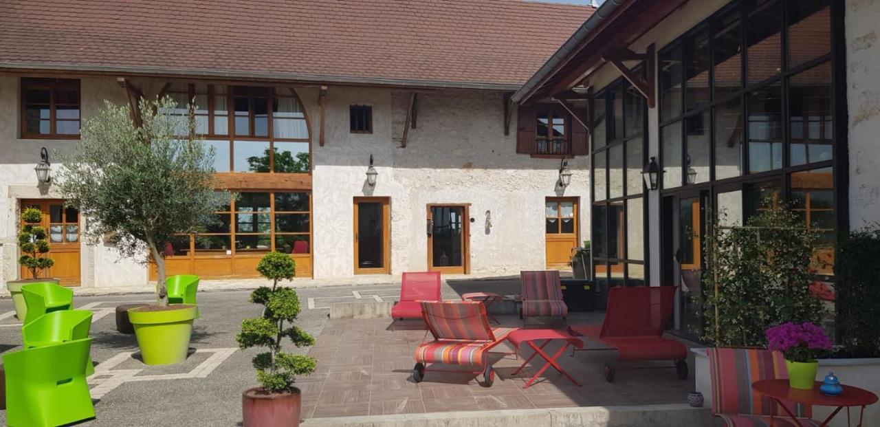 ホテル Le Domaine De Tizo Saint-Victor-de-Morestel エクステリア 写真