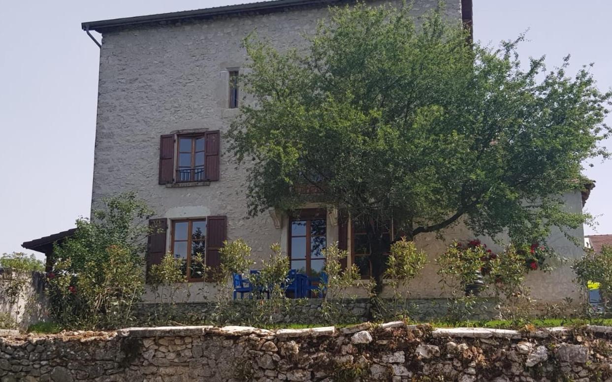 ホテル Le Domaine De Tizo Saint-Victor-de-Morestel エクステリア 写真