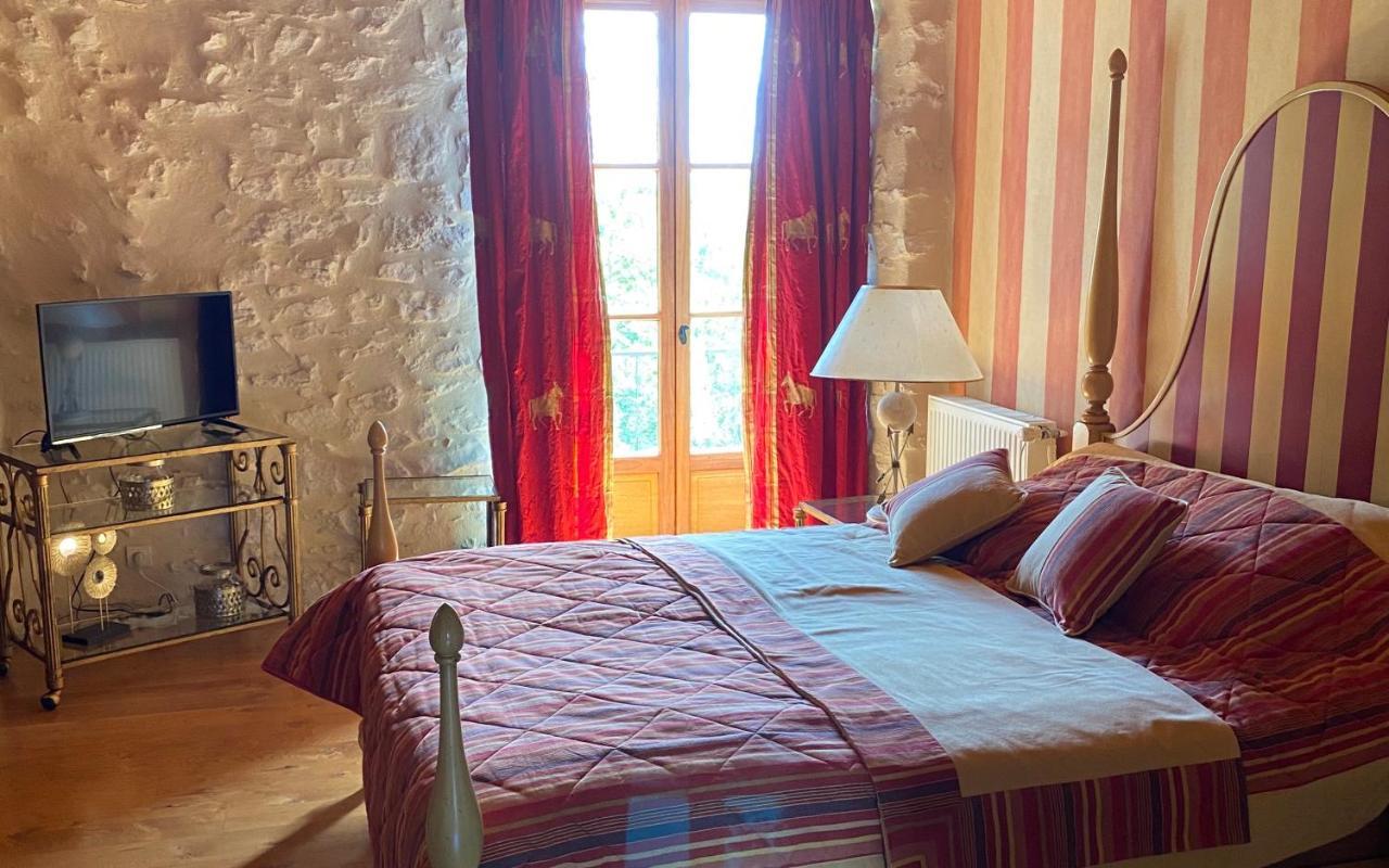 ホテル Le Domaine De Tizo Saint-Victor-de-Morestel エクステリア 写真