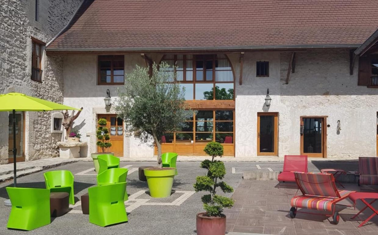 ホテル Le Domaine De Tizo Saint-Victor-de-Morestel エクステリア 写真